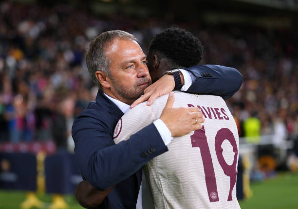 Barca mua Alphonso Davies: Khi “quan hệ hơn tiền tệ”