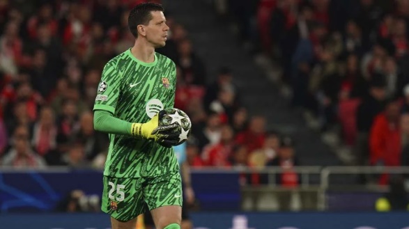 Giữ chân Szczesny có phải quyết định đúng đắn của Barcelona?