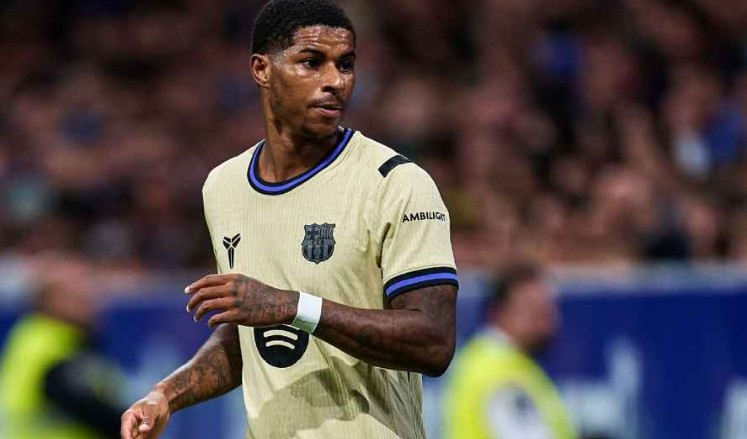 Hansi Flick để ngỏ khả năng ra sân của Rashford vì bị cúm