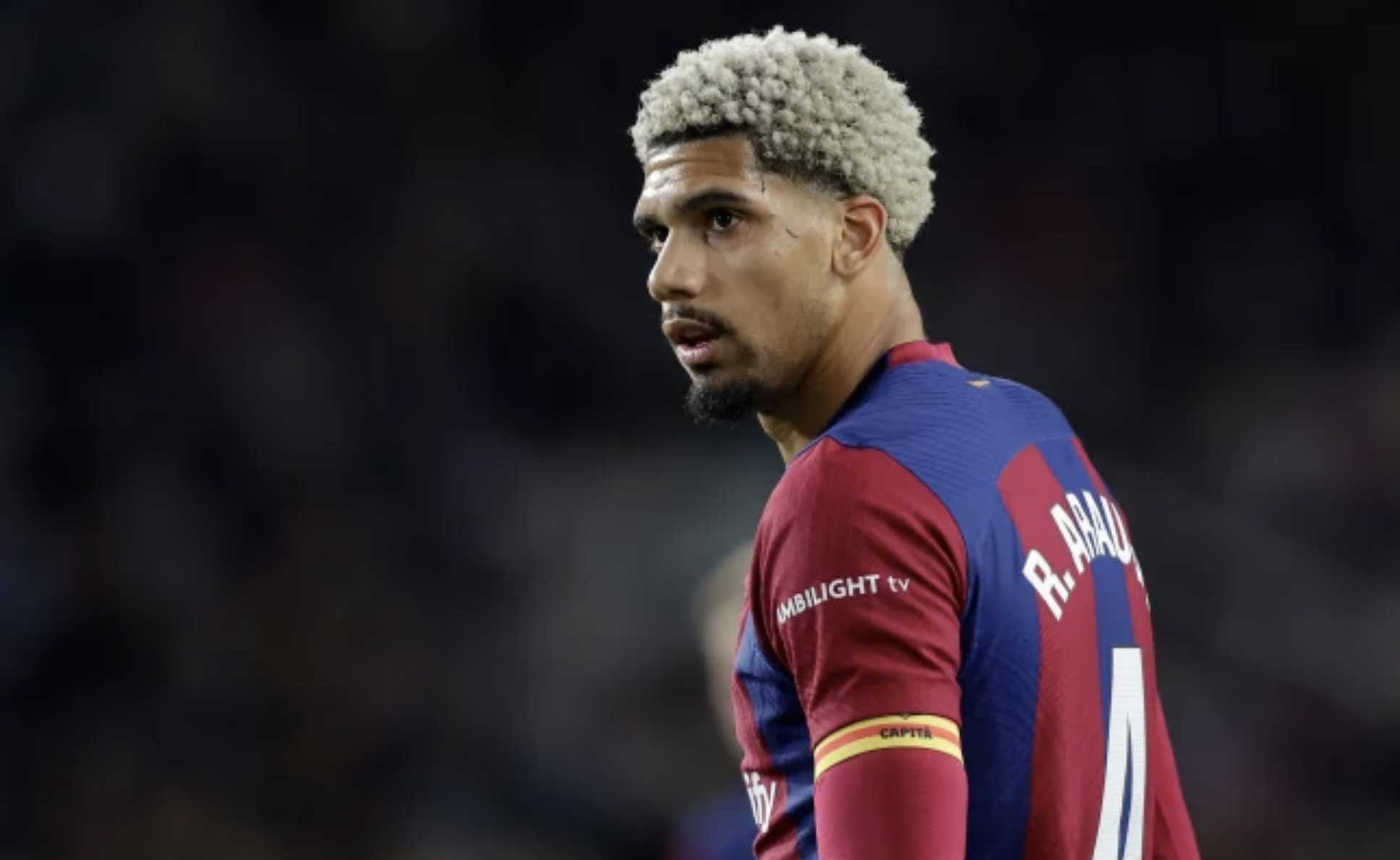 Luis Suarez cứu Barca bàn thua trông thấy