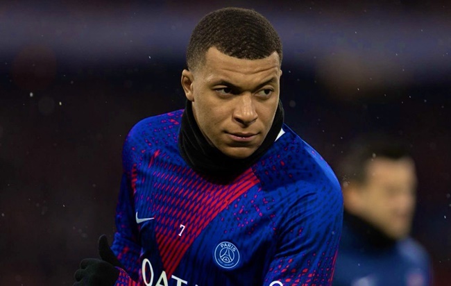 Real giảm sâu lương của Mbappe