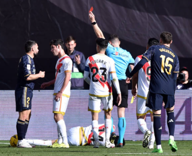 Thẻ đỏ của Dani Carvajal làm trầm trọng thêm vấn đề của Real