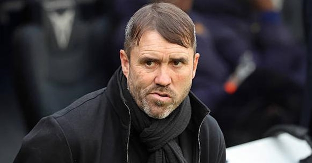 Vinicius ngã vòng cấm: HLV Alaves đòi thẻ đỏ