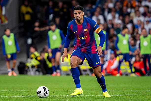 Araujo tiết lộ lời khuyên thay đổi sự nghiệp ở Barcelona