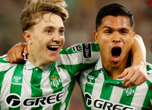 Đội của Antony hủy diệt Real Valladolid