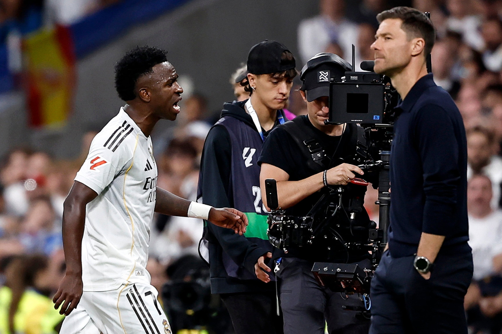 Real Madrid khép lại vụ lùm xùm giữa Xabi Alonso và Vinicius
