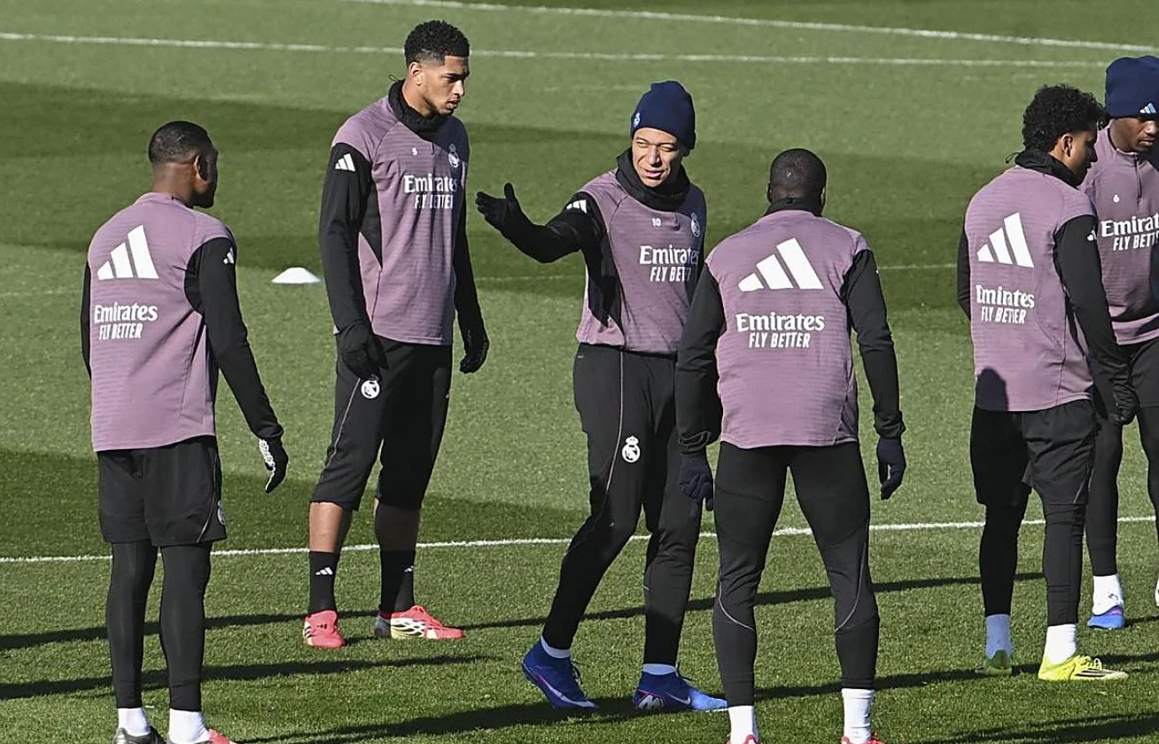 Real Madrid và cuộc trưng cầu dân ý đầy áp lực tại Bernabeu