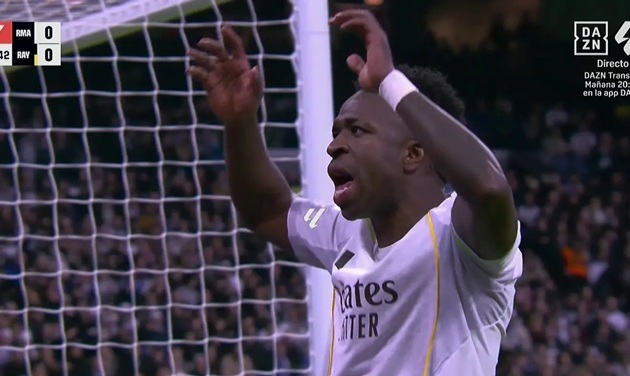 Vinicius và Bellingham hứng bão chỉ trích tại Bernabeu