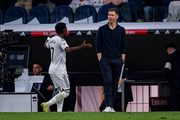 Vinicius – Xabi Alonso: Khi Real Madrid cần họ nhìn về một hướng